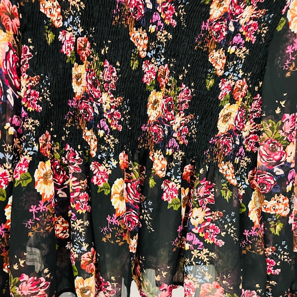 Madame floral print smoked top ! - Picture 5 of 8